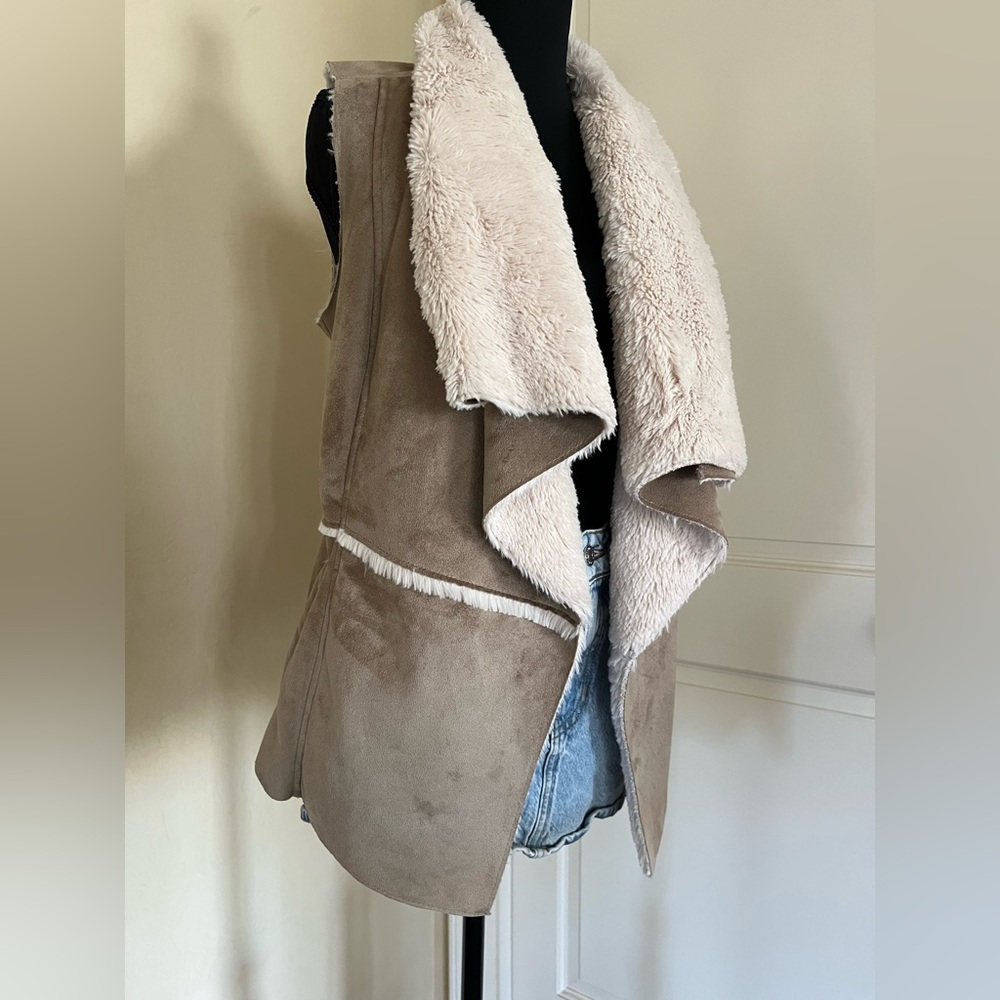 Tan and Cream Faux Shearling and Suede Vest - Picture 4 of 16